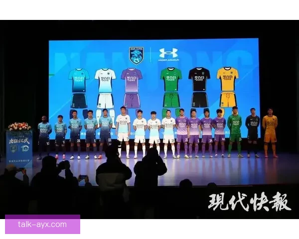 中国足球联赛迎来新赛季 多支球队引援力度加大竞争激烈