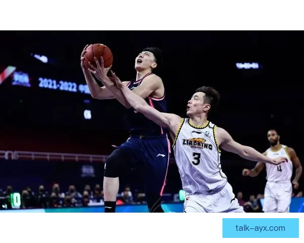 新赛季激战正酣多队争冠格局初显明星球员表现引发热议持续升温中